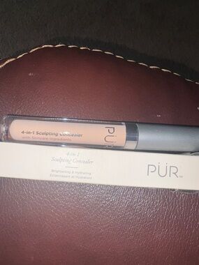 PÜR 4-in-1 Sculpting Concealer - LN2 is the color which is fair ivory